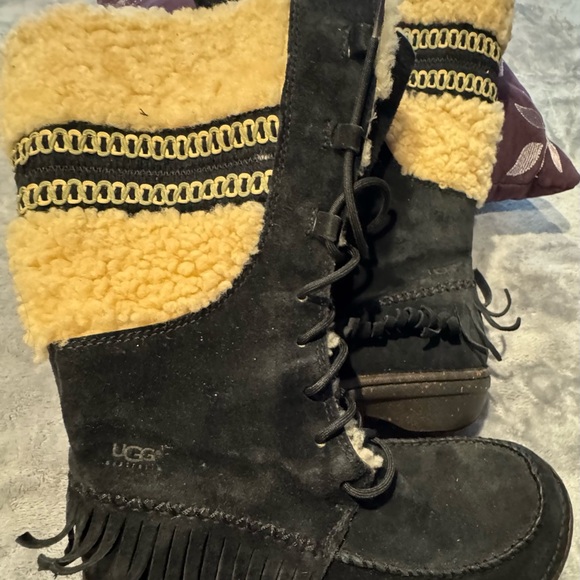 UGG Black and Cream Winter Boots - Picture 13 of 14